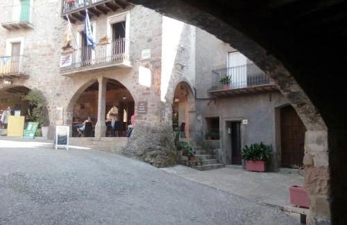 Santa Pau Hôtel | CAN MENCIÓ - Plaça Major