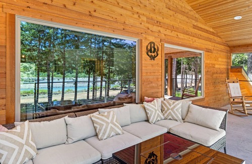 Packwood Cabine | Can't get any closer to the river than this!