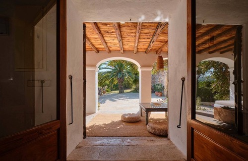 Sant Agusti des Vedra Villa | Ca Xo: Ancienne finca rénovée. Villa de luxe avec piscine, proche des plages.