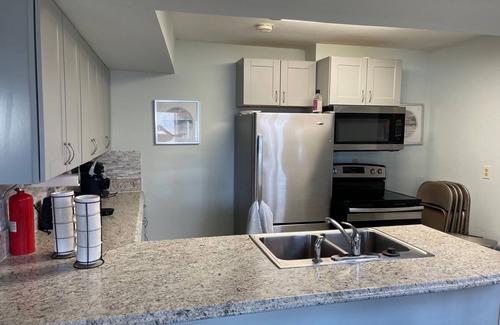 Lake Ozark Copropriété | Can you feel summer coming? A perfect vacation getaway! 2 Bed/2 Bath Lakeside