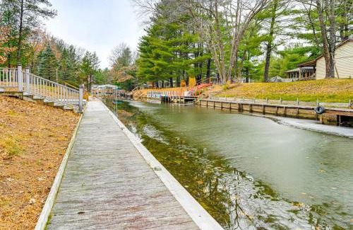 New Lisbon Maison | Canal-Front Cabin Dock and Fire Pit in New Lisbon