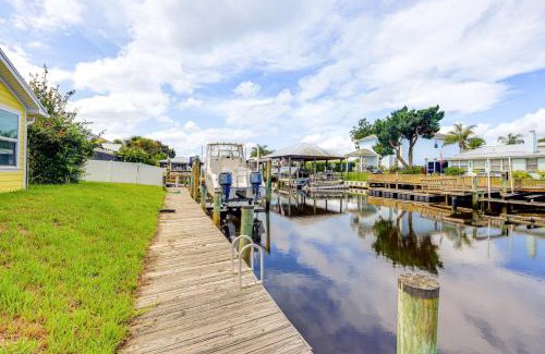 Isle of Palms Maison | Canal-Front Retreat 4 Mi to Jacksonville Beach!
