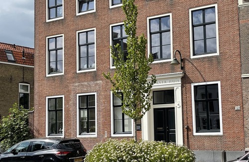 Gouda Appartement | Canal house ground floor in historic center Gouda