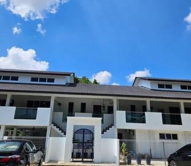 Kota Bharu Maison | Canal River CR-Garden Riverfront Homestay Pengkalan Chepa Kota Bharu