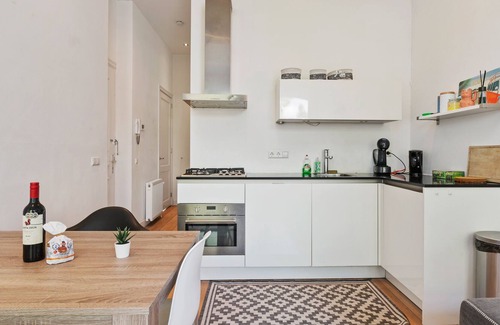 Oude Pijp Appartement | Canal view apartment with private balcony