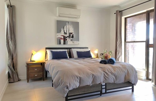 Newport Maison | Canal view getaway in Newport