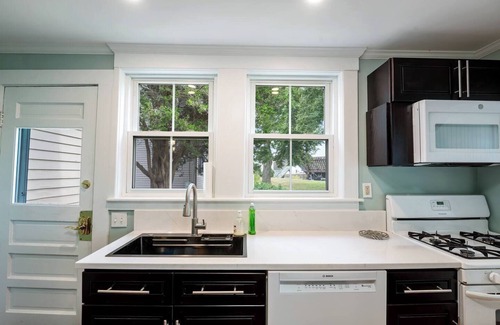 Gloucester Appartement | Canal Water View; Steps to Ocean, Boulevard, Park