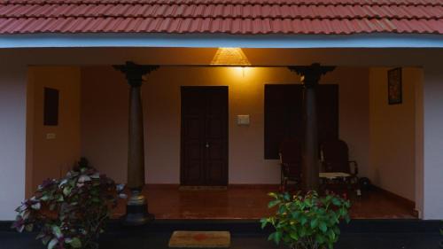 Azheekal Lit Et Petit-Déjeuner | CANALVIEW PRIVATE COTTAGE Azhikkal Ayiram Thengu