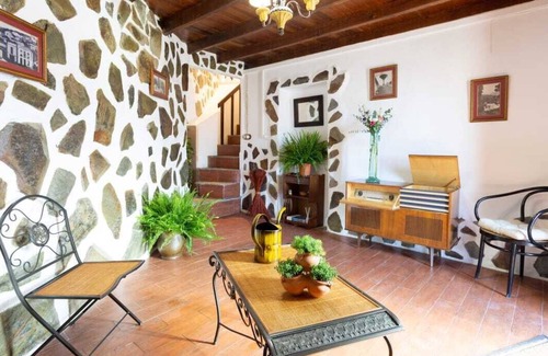 Los Realejos Cottage | Maison canarienne, vue sur la mer, jacuzzi et piscine
