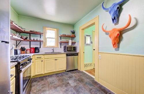 Central Oklahoma City Maison | Canary Cottage-brighten your stay-central NW OKC