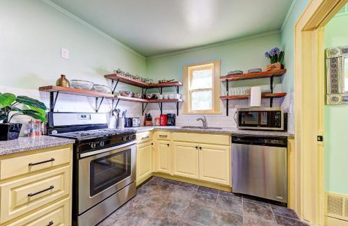 Central Oklahoma City Maison | Canary Cottage-brighten your stay-central NW OKC