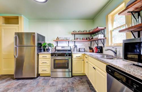 Central Oklahoma City Maison | Canary Cottage-brighten your stay-central NW OKC