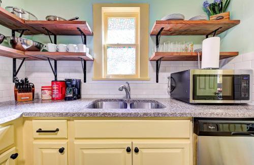 Central Oklahoma City Maison | Canary Cottage-brighten your stay-central NW OKC
