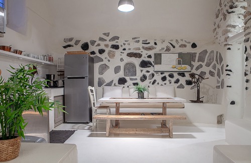 Emporio Villa | Canava Emporio, établissement vinicole restauré avec amour