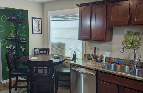 Ruby Hill Maison | Cannabis Friendly House Minutes From Downtown Denver & Red Rocks