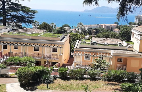 La Croix des Gardes Appartement | Cannes T2 avec vue imprenable sur la mer