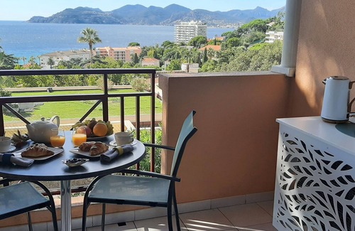 La Croix des Gardes Appartement | Cannes T2 avec vue imprenable sur la mer