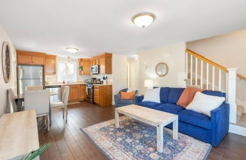 Salem Maison | Canobie Lake Hideaway