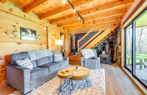 Hamilton Maison | Canoe, Grill and Relax Bos Hideaway on Leland Pond
