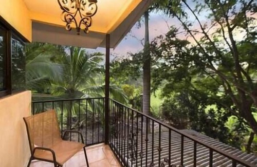 Cabuya Appartement | Canopy Haven: 1BR, Self-Check-in, Jungle Views, Balconies