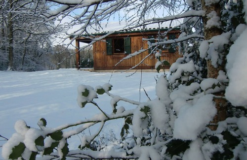 Roumegoux Chalet De Ski | Vos vacances dans un gite avec étang de pêche
