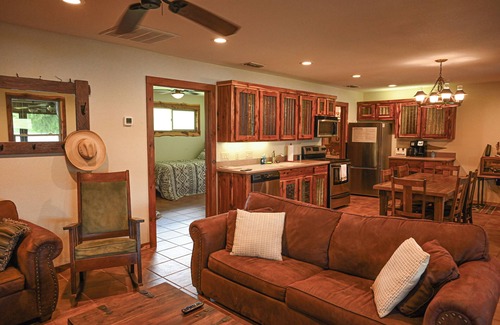 Edom Maison | Cantina Lake House - Arcridgeranchresort.com