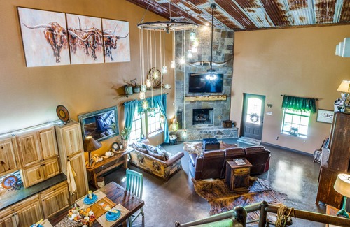 Elmo Autre | Canton, Texas Luxury Barnhouse in a Tranquil Ranch setting
