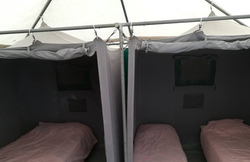 Manciet Maison | bungalow toilé 4 personnes côté pressoir semi ombragé