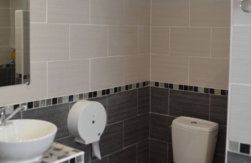 Manciet Maison | bungalow toilé 4 personnes côté pressoir semi ombragé