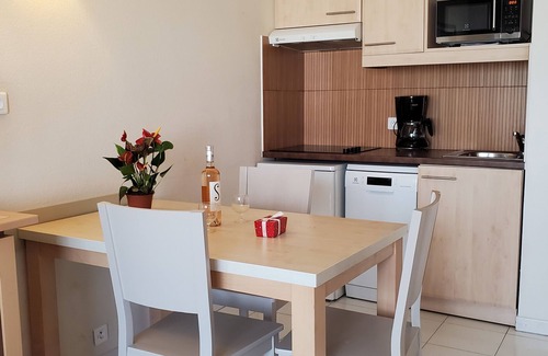 Frejus Port Appartement | Cap Hermès Studio Magnifique Vue Port 30m2 climatisé 3 personnes piscine plages parking