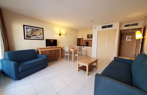 Frejus Port Appartement | Cap Hermès Studio Magnifique Vue Port 30m2 climatisé 3 personnes piscine plages parking