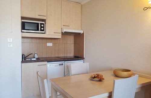 Frejus Port Appartement | Cap Hermès Studio Vue Port 31m2 climatisé WIFI 3 personnes piscine plages parking