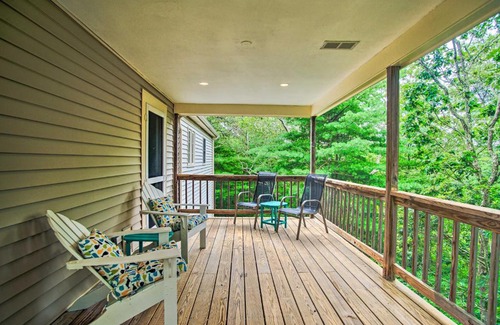 Buzzards Bay Maison | Cape Cod Home with Deck about 3 Mi to Beaches