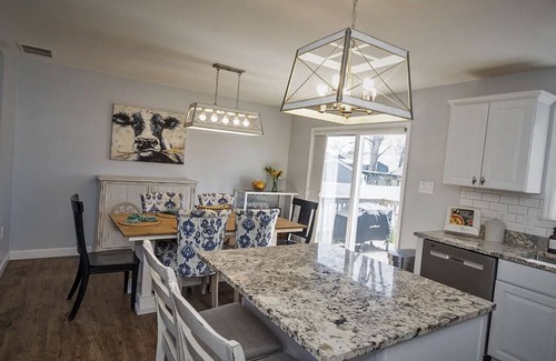 Town Bank Maison | Cape May Heated Swim Spa Oasis Sleeps 8, Dog & EV Friendly