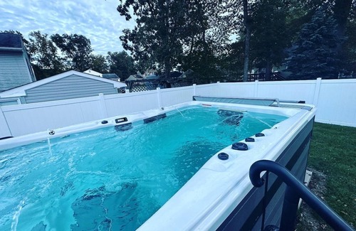 Town Bank Maison | Cape May Heated Swim Spa Oasis Sleeps 8, Dog & EV Friendly