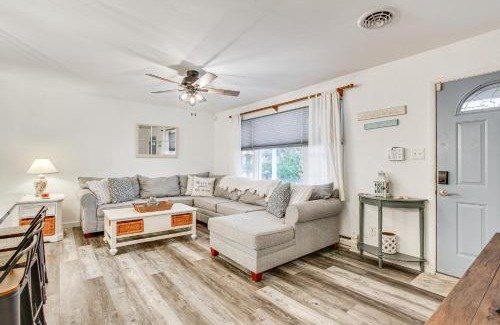 Town Bank Maison | Cape May Home with Deck about 2 Mi to Beach!