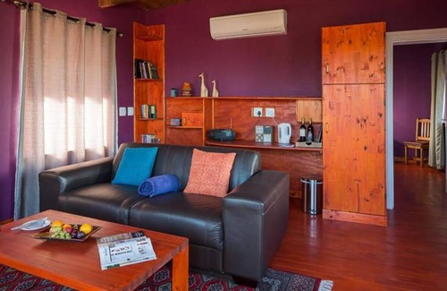 Helderberg Rural Cabine | CAPELANDS RESORT- Whitestone