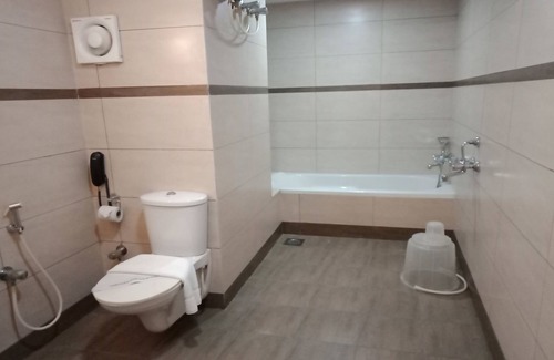 Kollam Hôtel | Capital O 19742 Hotel Dona Castle