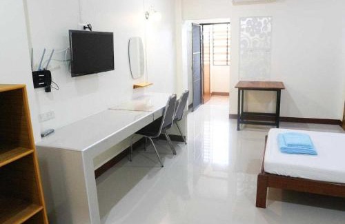 Samut Songkhram Hôtel | Capital O 75521 Sang Siri Apartment