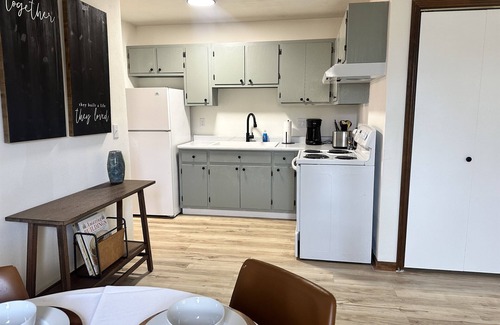 Springfield Appartement | Capital Suite on 6th Street - King Bed / Downtown!