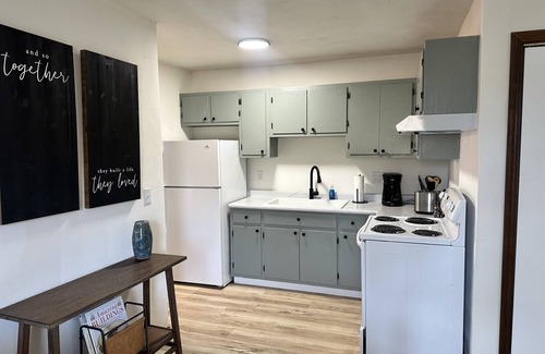 Springfield Appartement | Capital Suite on 6th Street - King Bed / Downtown!