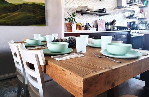 Northeast Maison | Capitol Hill Adjacent Home: Free Street Parking, Near Monuments, and More!