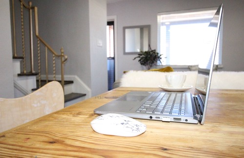 Northeast Maison | Capitol Hill Adjacent Home: Free Street Parking, Near Monuments, and More!
