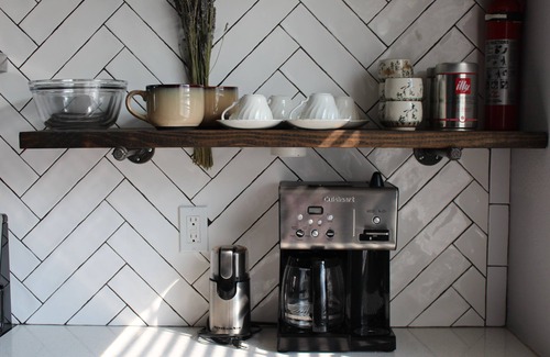 Northeast Maison | Capitol Hill Adjacent Home: Free Street Parking, Near Monuments, and More!