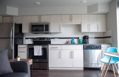 Broadway Appartement | Capitol Hill Hideaway: Modern Studio with Free Parking!