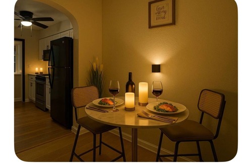 Fairlawn Copropriété | Stylish 1BR plus den Retreat, cozy, chic, pet-friendly...FREE PARKING