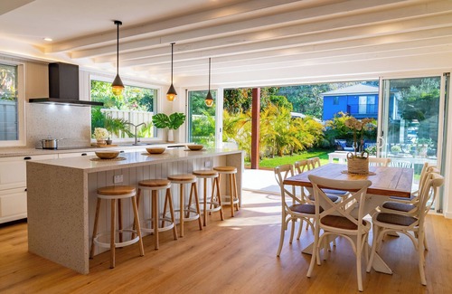 Shoal Bay Villa | HolidayRento Capri Beach House