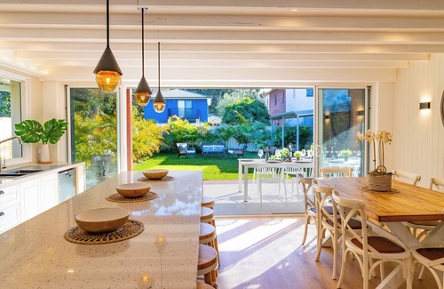 Shoal Bay Villa | HolidayRento Capri Beach House