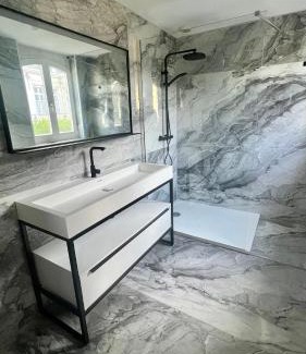 Valenciennes Appartement | Capsule Art Déco - Jacuzzi - Netflix - Home Cinéma - Arcade de jeux & Nintendo switch - 2 chambres - Filet suspendu