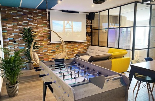 Valenciennes Appartement | Capsule Gaming balnéo & billard & babyfoot & sauna 2 chambres